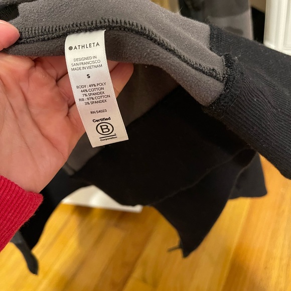 EUC Athleta Triumph Printed Hoodie - SIZE SMALL - Picture 6 of 9